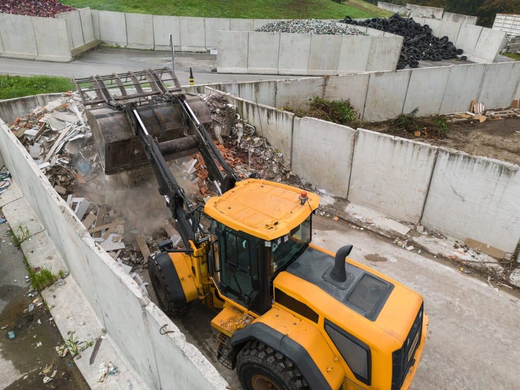 Yellow,Skid,Steer,Loader,Moving,Wooden,Waste,Material,,Shaking,Out